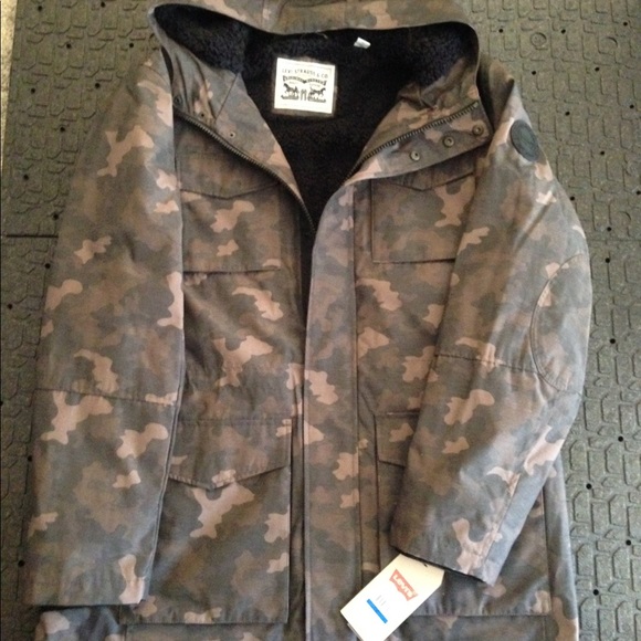 Levi's Other - Levi's parka coat camo new size XL
